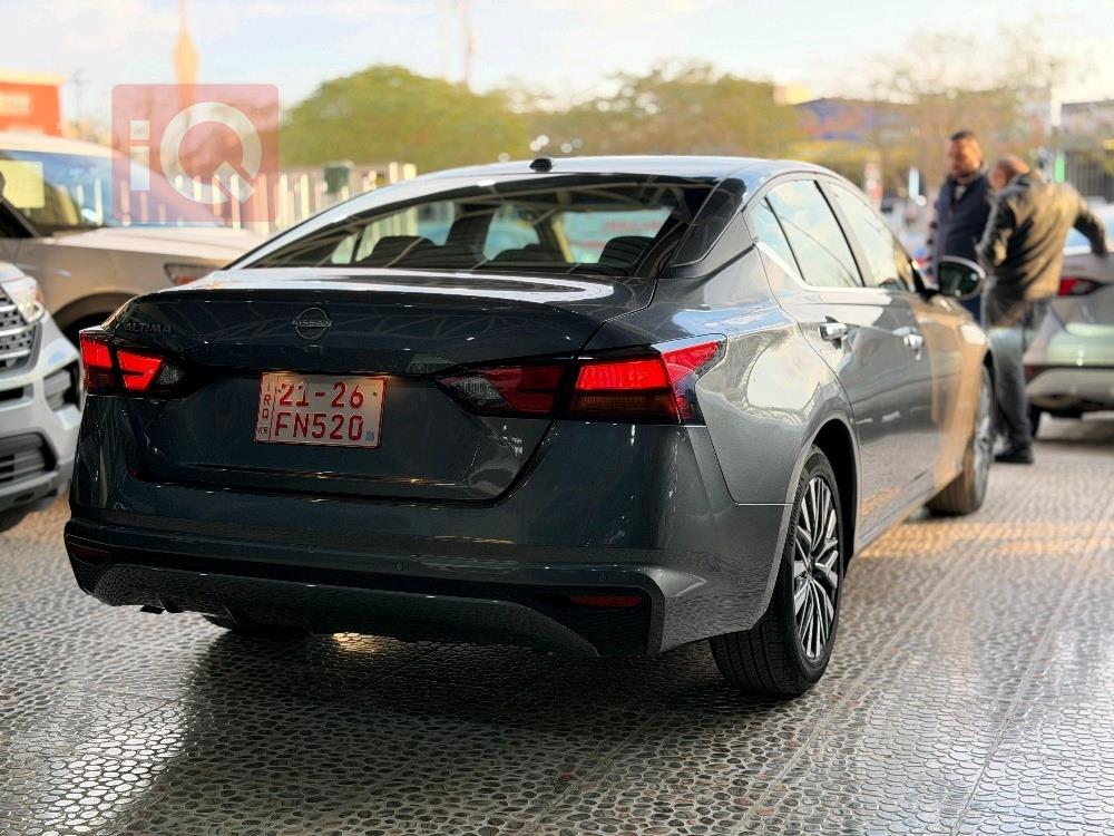 نيسان ألتيما